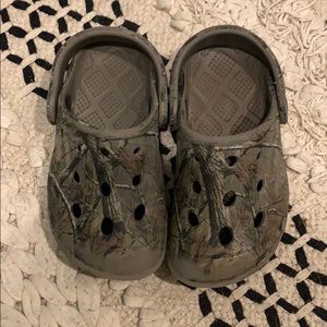 🌵 2/$10 Toddler 9c realtree crocs